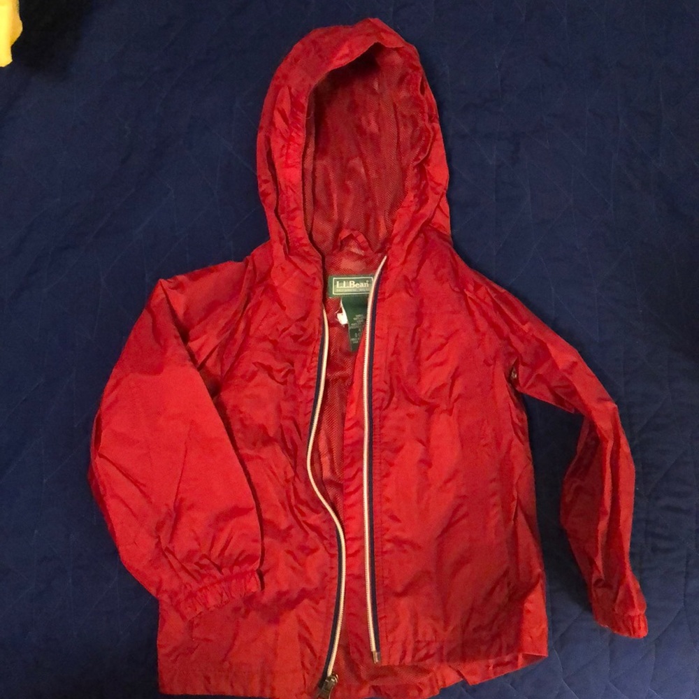 Rain jacket/ windbreaker